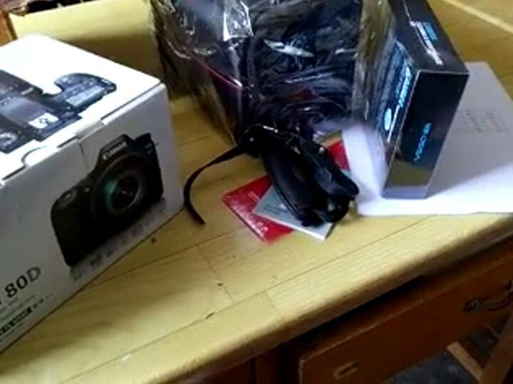 佳能(Canon):相机挺好的,不小心把标签撕了N