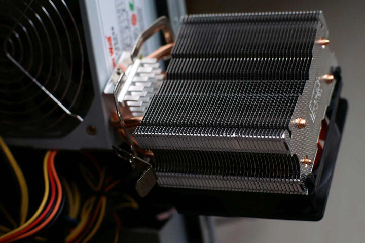 超频三(PCCOOLER)红海 CPU散热器(CPU风扇/9CM静音风扇/多平台/2热管/附带导热硅脂) 晒单图