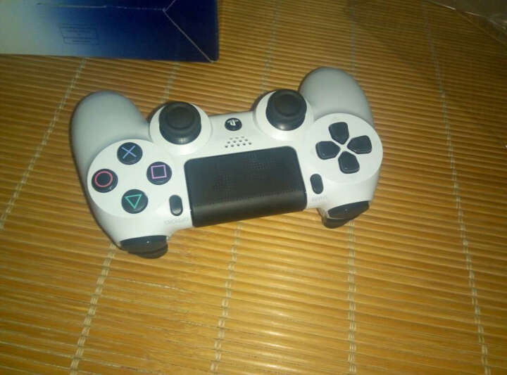件】PlayStation 4 游戏手柄(白色)新型号CUH-