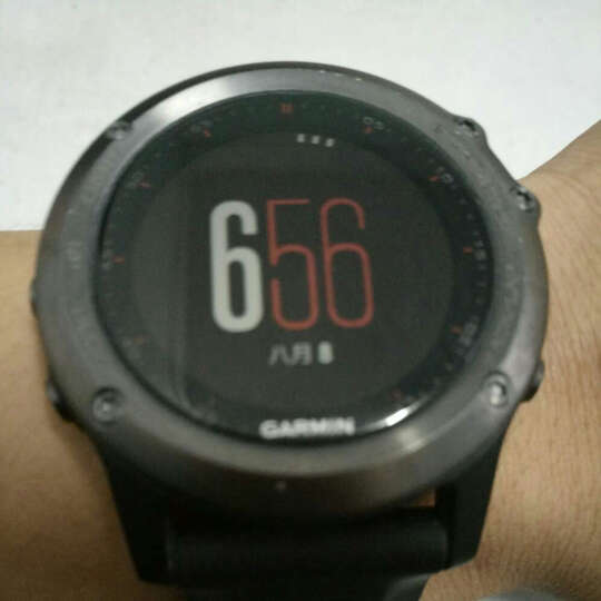 佳明男士手表:买了差不多一个月 经常一闪一闪