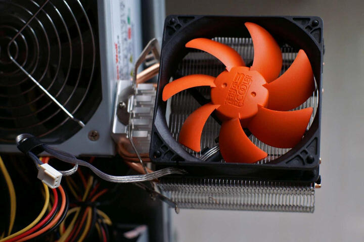 超频三(PCCOOLER)红海 CPU散热器(CPU风扇/9CM静音风扇/多平台/2热管/附带导热硅脂) 晒单图