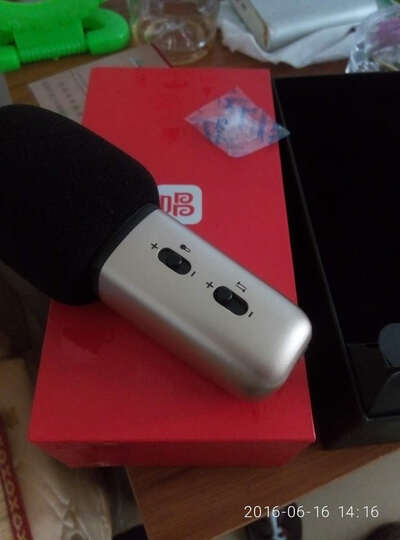 唱吧C1:话筒音质不错,唱得时候很好,只是唱吧