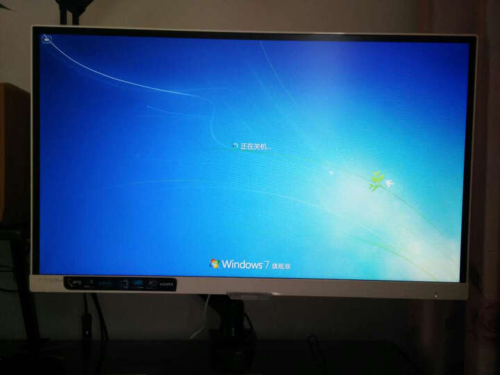 笔记本连接投影仪闪屏_笔记本显示器下部闪屏_笔记本闪屏 外接显示器不闪