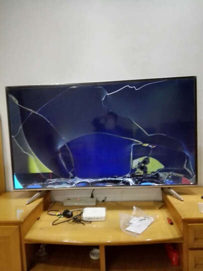 发现屏幕有很多裂纹,己申请换货。京东售后告