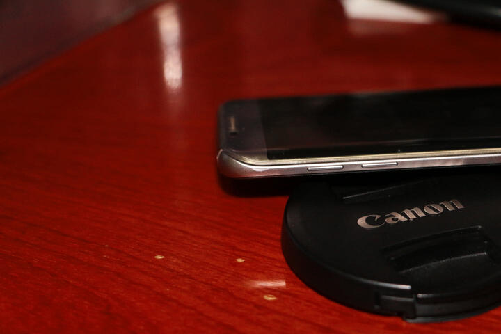 三星Galaxy S7 edge(G9350):2次销售 曲屏发绿