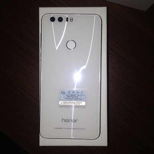 华为荣耀8:8还是很不错的,恰到好处的机身尺寸