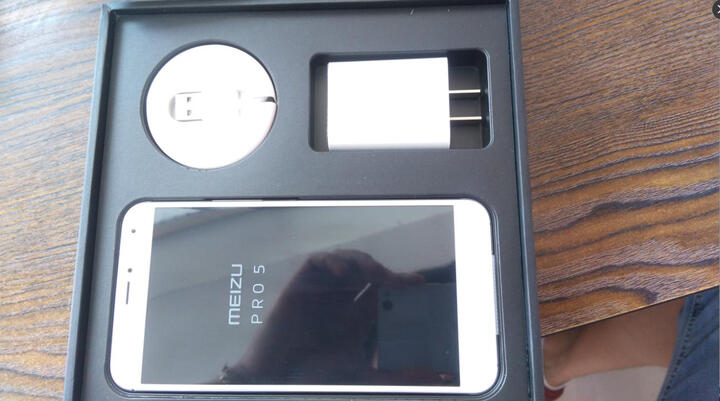 魅族PRO5:京东自营魅族旗舰店购买的魅族PR