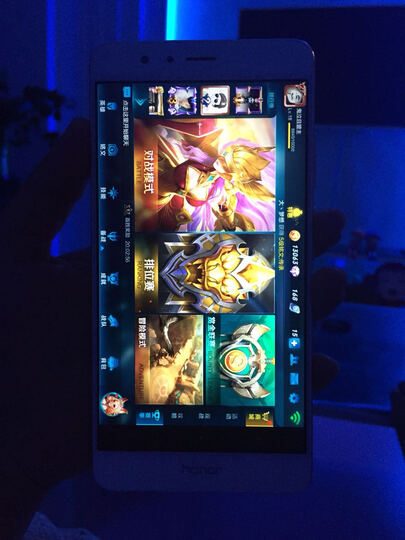 华为荣耀V8:没有开卡槽的针,也没有耳机,包装