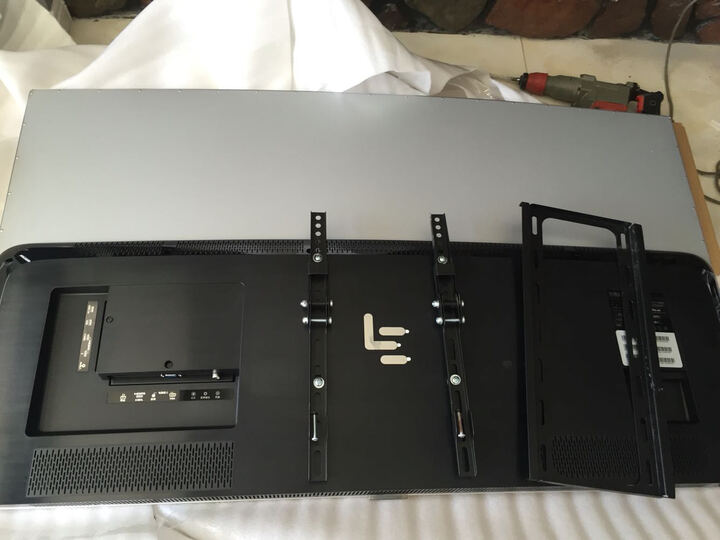 三星曲面电视55寸6800挂在墙上好看吗