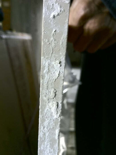 很毛糙缺口多,表面无光泽很暗淡。售后不理人