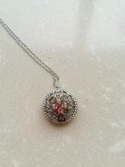 施华洛世奇5076858:原来最外围那三颗大心,的