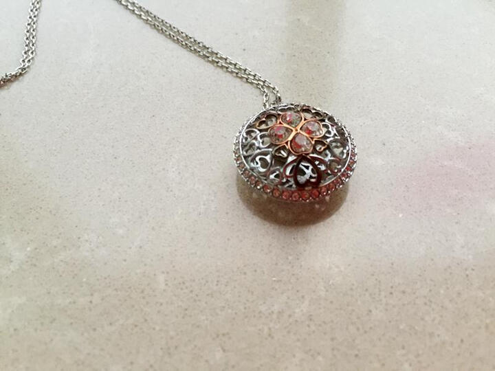 施华洛世奇5076858:原来最外围那三颗大心,的