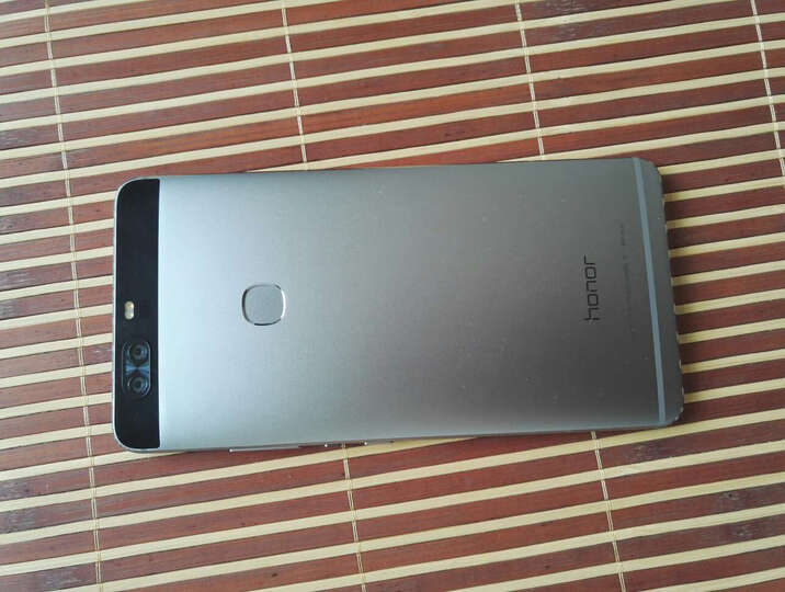 华为荣耀V8:二三十厘米摔下来就这样了,去华