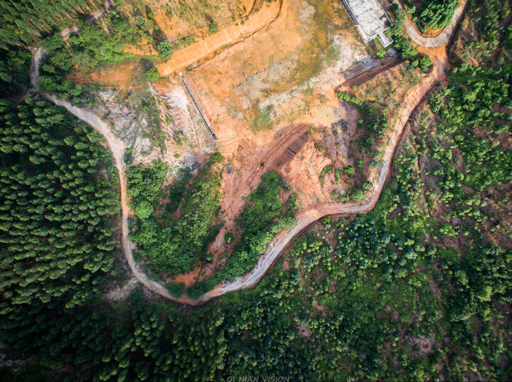 不错的,用红蜘蛛测试了屏幕,百分之99SRGB色