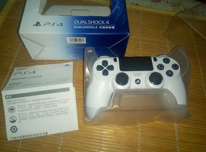 索尼【PS4官方配件】PlayStation 4 游戏手柄(