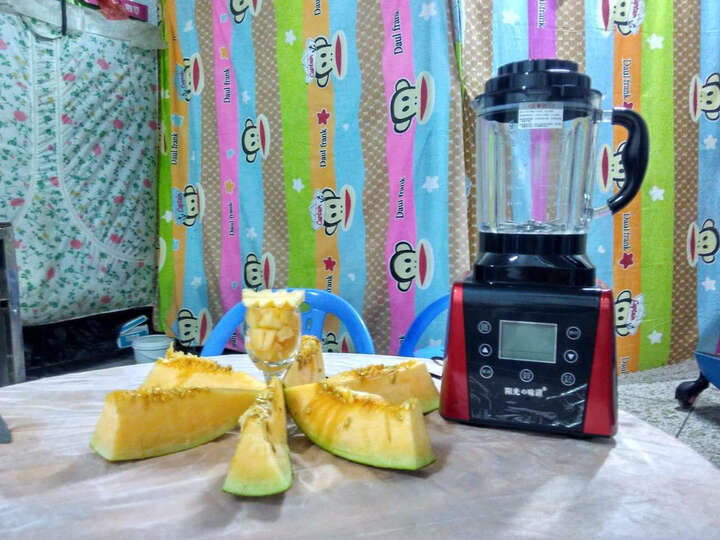 阳光味道:多功能加热破壁机 玻璃杯壁很厚 容