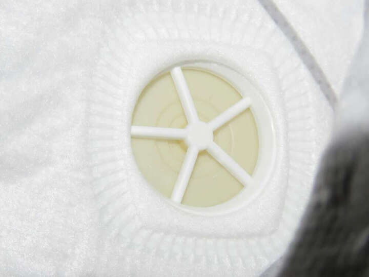 霍尼韦尔H930V:口罩有点味道,耳带有点紧,透