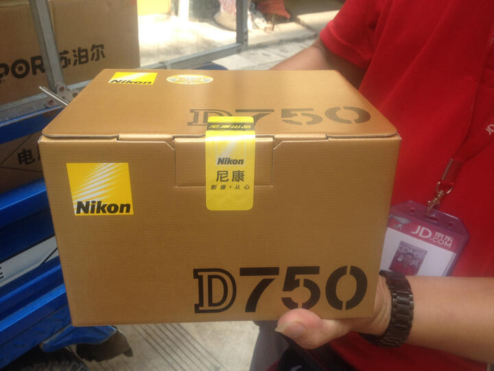 尼康(Nikon):货到付款,当着快递的面验货。感觉