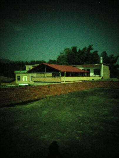 努比亚Z11:正面无边框屏幕很美,没发觉有什么