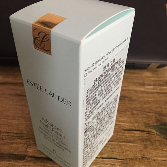 雅诗兰黛精华露:不知道为什么盒子的条形码上