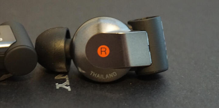 索尼XBA-A2:需要控制力的一款塞子,如果用手