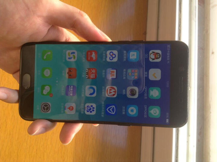 OPPOR9s:黑色真的超级拉风尤其是不戴保护