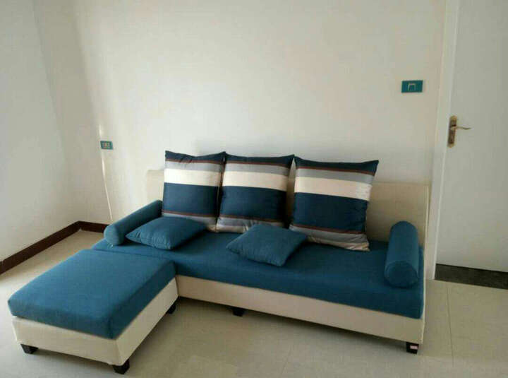 亿凡:沙发在预定好的时间给送货上门了,颜色看