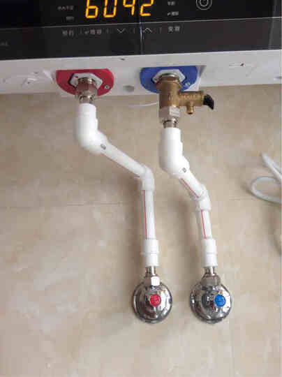 美的F6021-A2(HEY):热水器很大气,打开箱子就