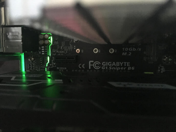 技嘉G1.Sniper B6主板:灯大灯亮灯会闪,真棒,