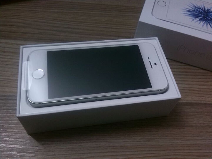 亿色组套商品(A1723):电源键松动,摇动有东西