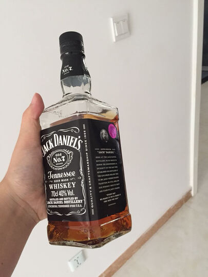 杰克丹尼配制酒:是正品,加冰镇雪碧比较好喝