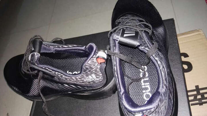 阿迪达斯(Adidas):在虎扑,耐克fans论坛鉴定是