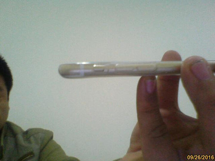 UEU:完美贴合Iphone7 plus 独到的防尘塞设计