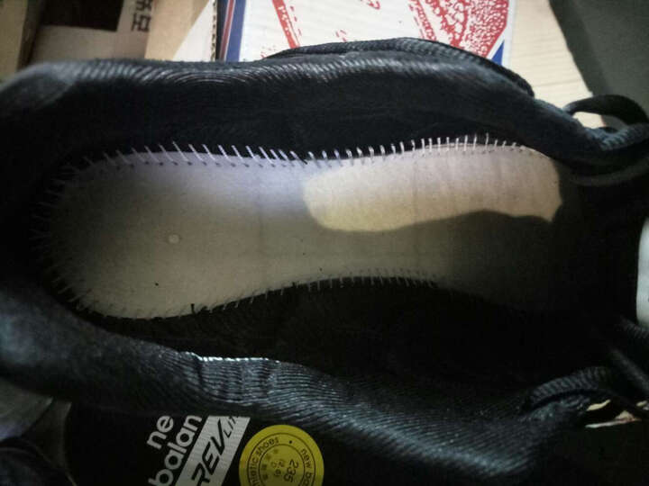 NEW BALANCE:少许溢胶。虎扑鉴定正品。鞋