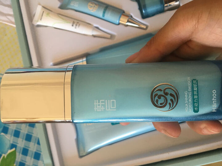 韩后护肤套盒:京东快递还是一如既往的快 宝贝