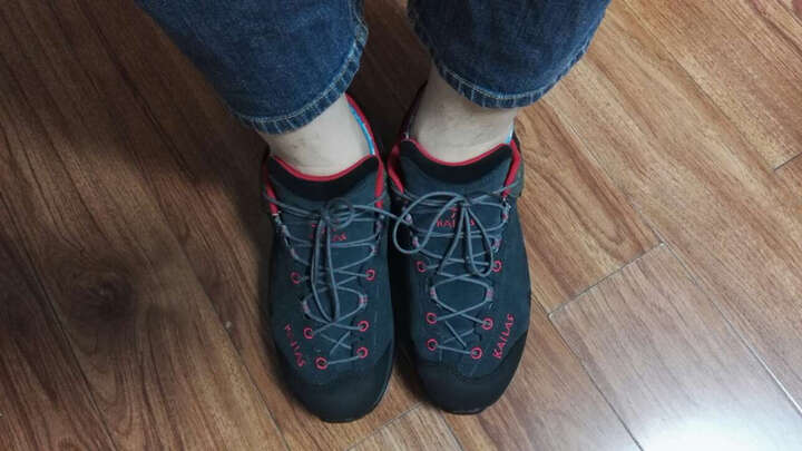 凯乐石(KAILAS):鞋子有两种鞋带的,鞋子质量超