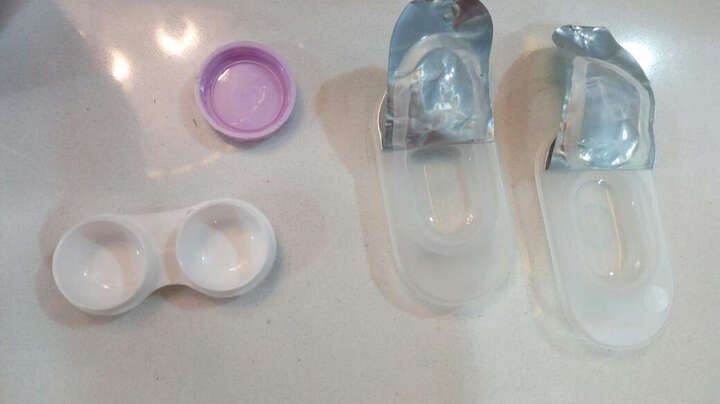 博士伦隐形眼镜:拿着就用起了,戴上到现在三个
