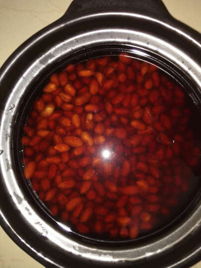 天地粮人有机大米:花生个小。在冷水里浸了不