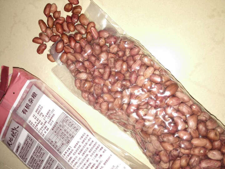 天地粮人有机大米:花生个小。在冷水里浸了不