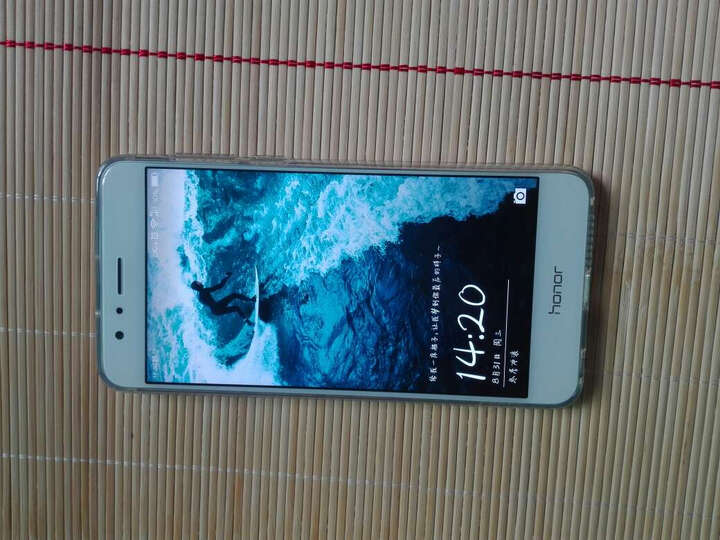 华为荣耀8:手机很不错是正品,运行速度快,颜值
