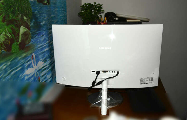 1FD 27英寸 MVA面板 HDMI接口 LED曲面屏液