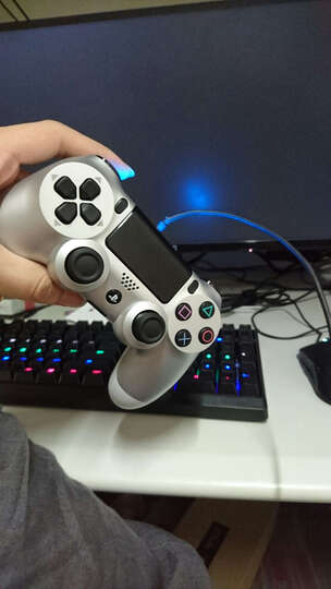 索尼【PS4官方配件】PlayStation 4 游戏手柄(