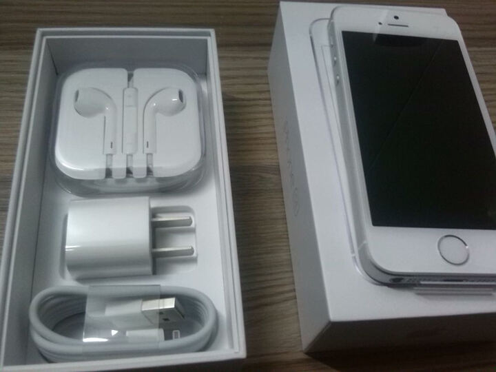 亿色组套商品(A1723):电源键松动,摇动有东西