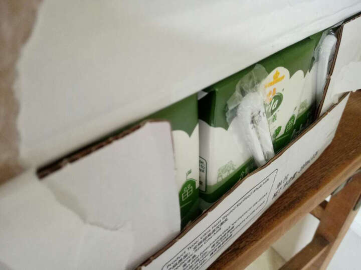 爱氏晨曦24盒×200ml脱脂牛奶:45元 200ml*2