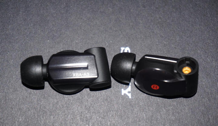 索尼XBA-A2:需要控制力的一款塞子,如果用手