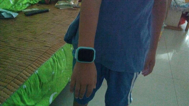 小天才Y02:电话手表很好看,小孩很高兴,手表一