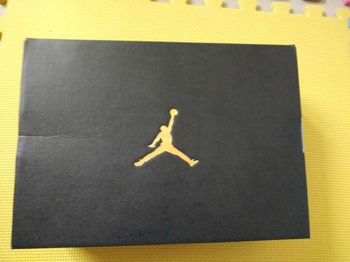 耐克(NIKE):这个aj的标志有点怪,感觉还不错,应