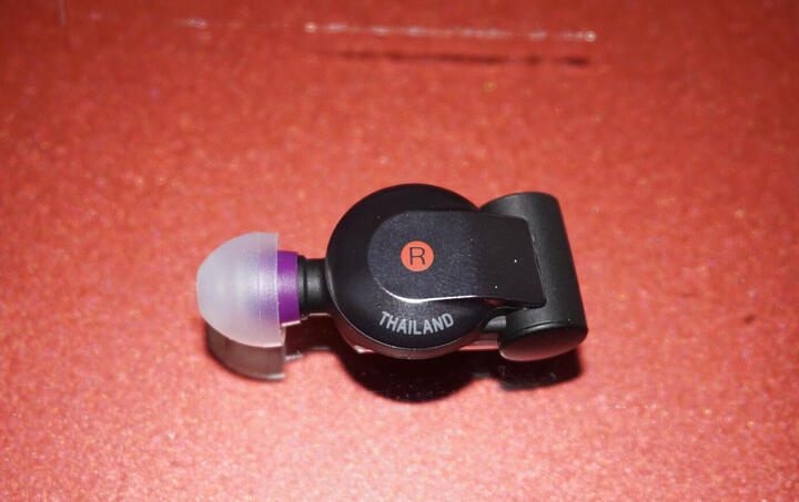 索尼XBA-A2:需要控制力的一款塞子,如果用手