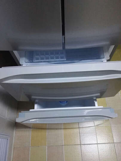 美的BCD-303WTZM(E):冰箱很漂亮,京东送货