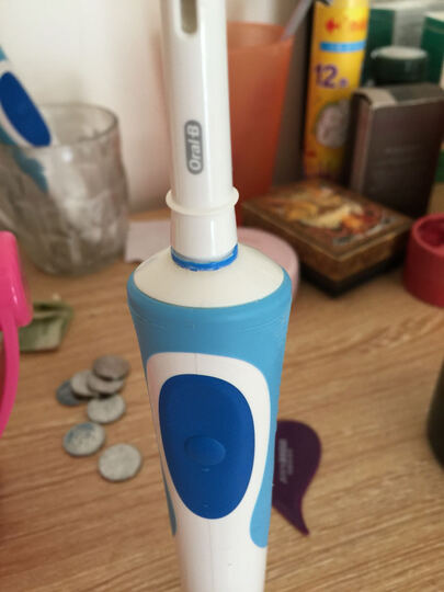 博朗D12013:牙刷很好用,电动牙刷里的入门级